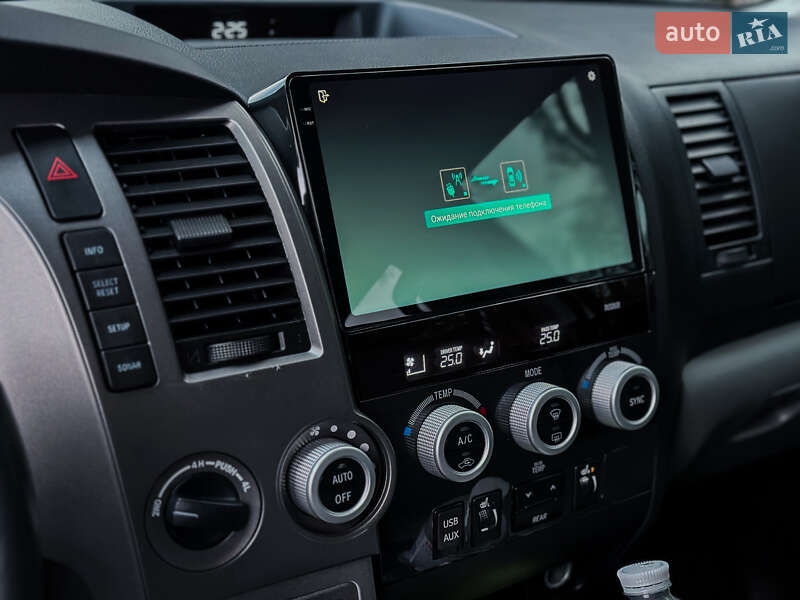 Внедорожник / Кроссовер Toyota Sequoia 2016 в Черкассах