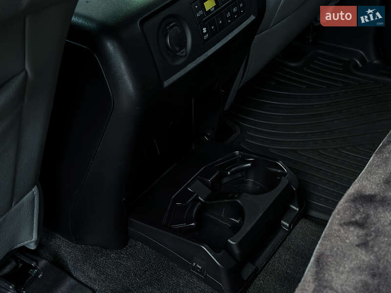 Внедорожник / Кроссовер Toyota Sequoia 2016 в Черкассах