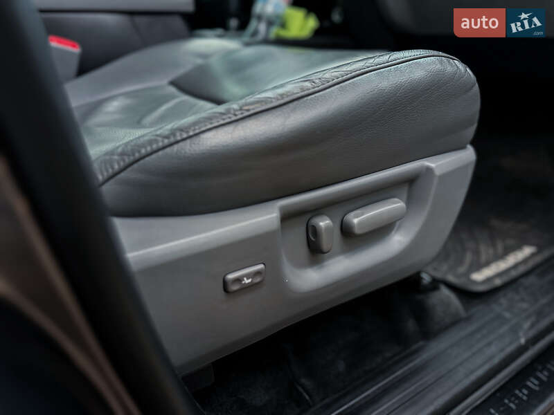 Внедорожник / Кроссовер Toyota Sequoia 2016 в Черкассах