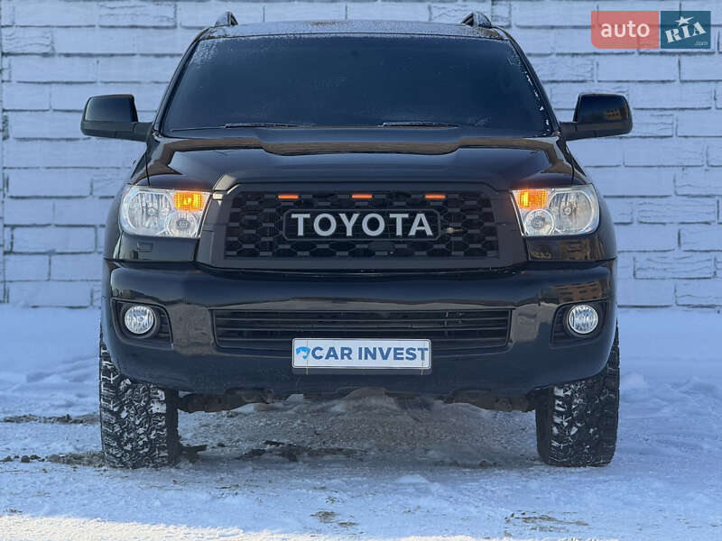 Внедорожник / Кроссовер Toyota Sequoia 2013 в Киеве