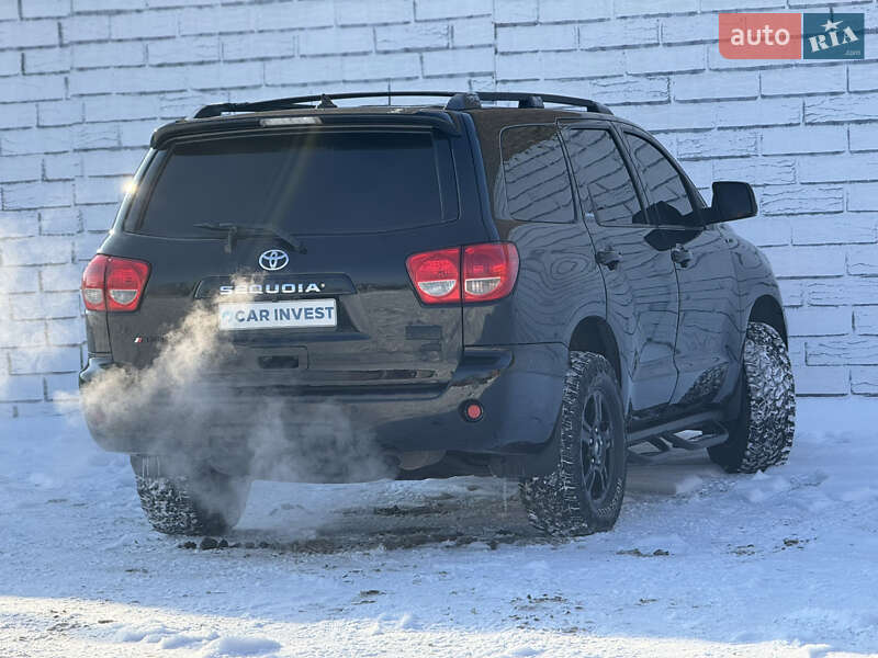 Внедорожник / Кроссовер Toyota Sequoia 2013 в Киеве