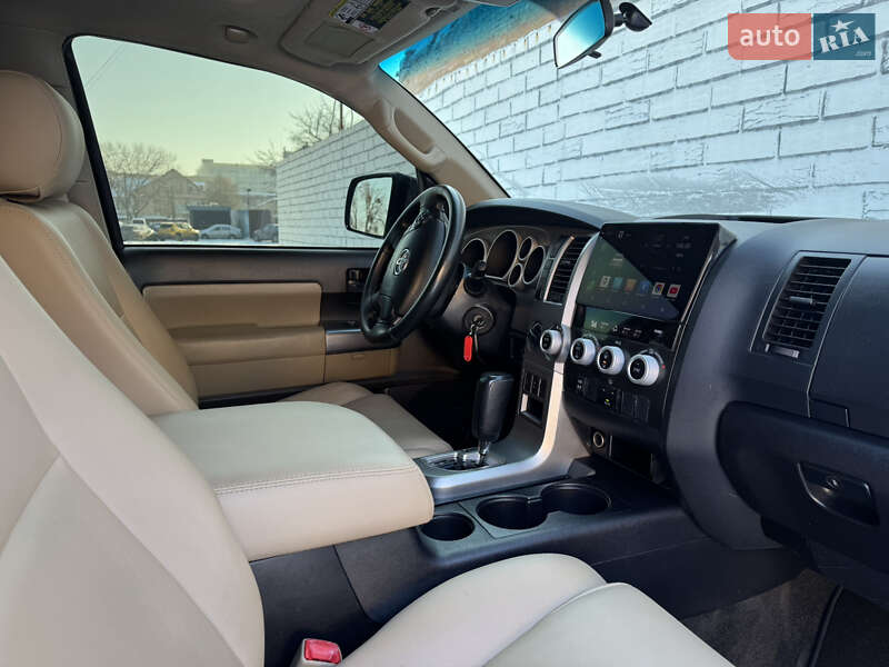 Внедорожник / Кроссовер Toyota Sequoia 2013 в Киеве