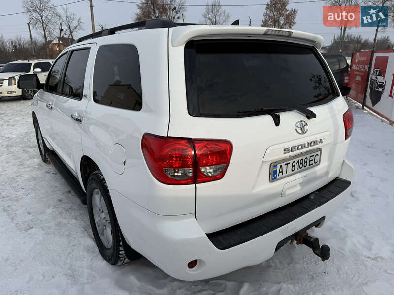 Внедорожник / Кроссовер Toyota Sequoia 2011 в Переяславе