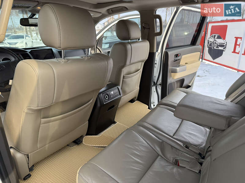 Внедорожник / Кроссовер Toyota Sequoia 2011 в Переяславе