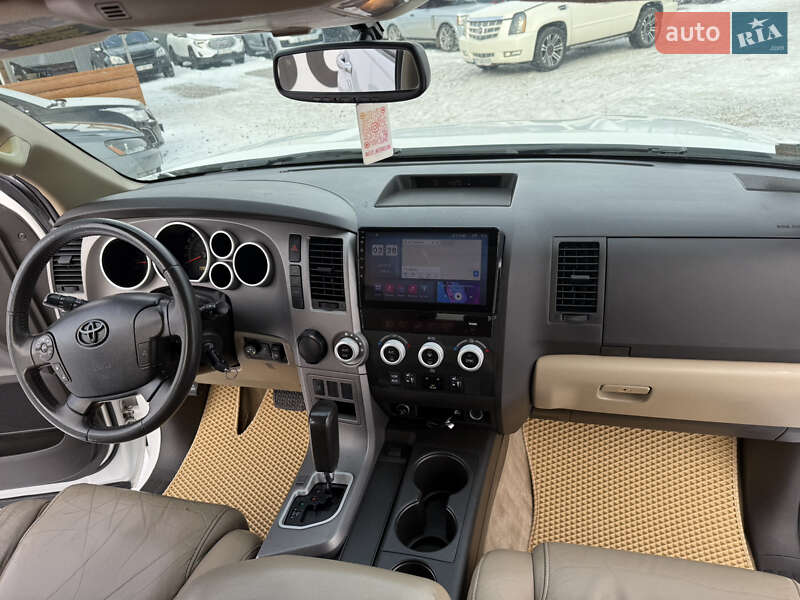Внедорожник / Кроссовер Toyota Sequoia 2011 в Переяславе