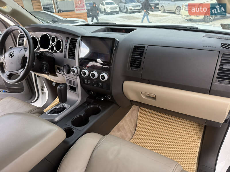 Внедорожник / Кроссовер Toyota Sequoia 2011 в Переяславе