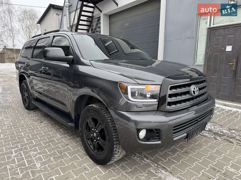 Внедорожник / Кроссовер Toyota Sequoia 2013 в Луцке