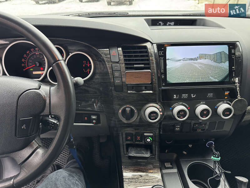 Внедорожник / Кроссовер Toyota Sequoia 2013 в Луцке