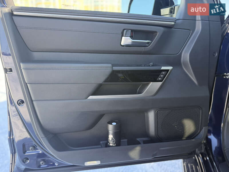 Внедорожник / Кроссовер Toyota Sequoia 2024 в Ирпене