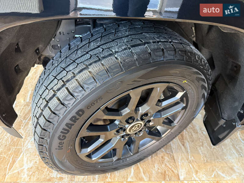 Внедорожник / Кроссовер Toyota Sequoia 2024 в Киеве