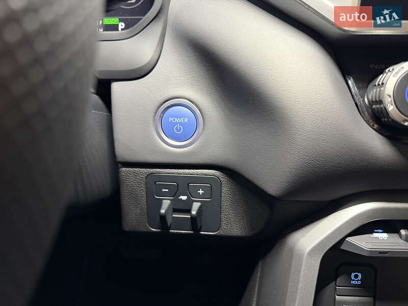 Внедорожник / Кроссовер Toyota Sequoia 2024 в Киеве