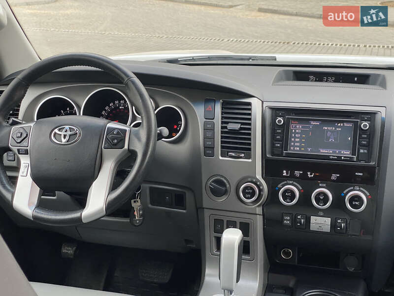 Внедорожник / Кроссовер Toyota Sequoia 2015 в Одессе