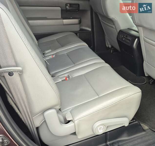 Внедорожник / Кроссовер Toyota Sequoia 2012 в Ивано-Франковске