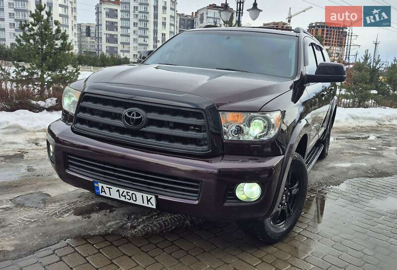 Внедорожник / Кроссовер Toyota Sequoia 2012 в Ивано-Франковске