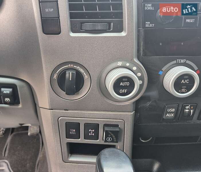 Внедорожник / Кроссовер Toyota Sequoia 2012 в Ивано-Франковске