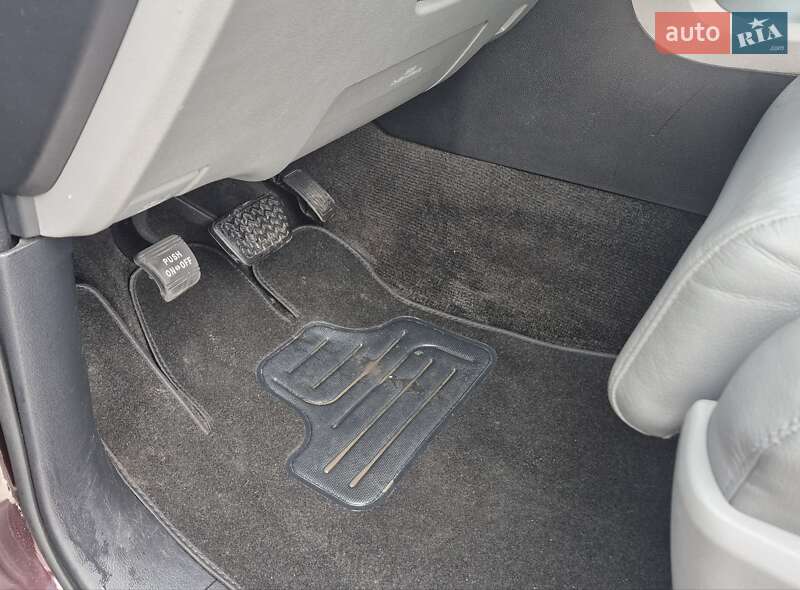 Внедорожник / Кроссовер Toyota Sequoia 2012 в Ивано-Франковске