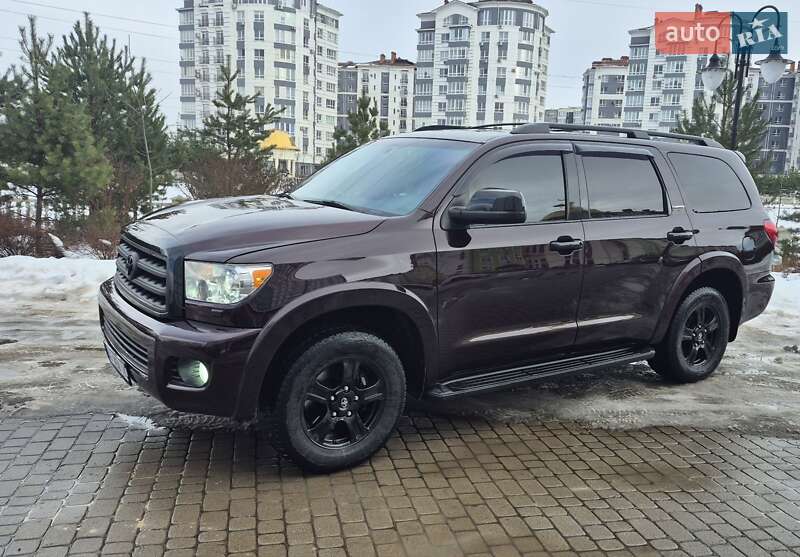 Внедорожник / Кроссовер Toyota Sequoia 2012 в Ивано-Франковске