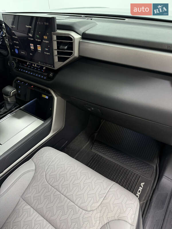 Внедорожник / Кроссовер Toyota Sequoia 2024 в Одессе