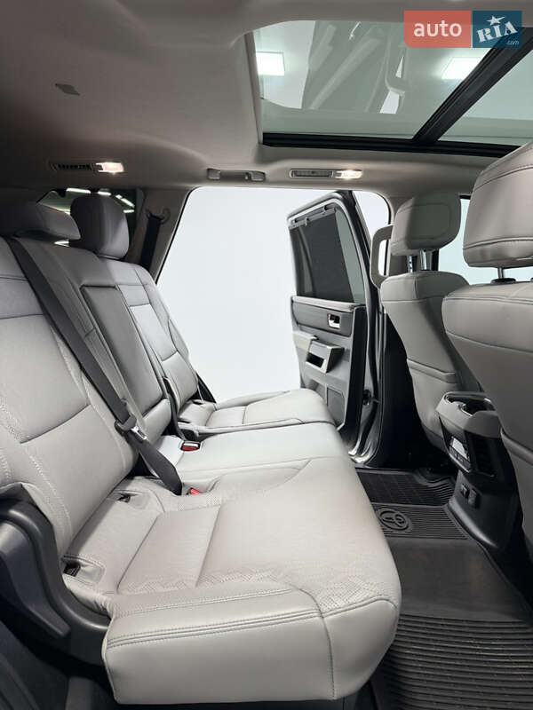 Внедорожник / Кроссовер Toyota Sequoia 2024 в Одессе