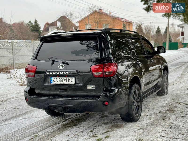 Внедорожник / Кроссовер Toyota Sequoia 2011 в Киеве