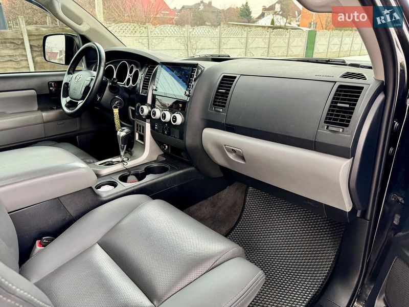 Внедорожник / Кроссовер Toyota Sequoia 2011 в Киеве