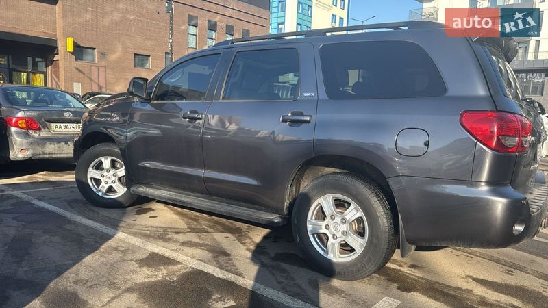 Внедорожник / Кроссовер Toyota Sequoia 2014 в Виннице