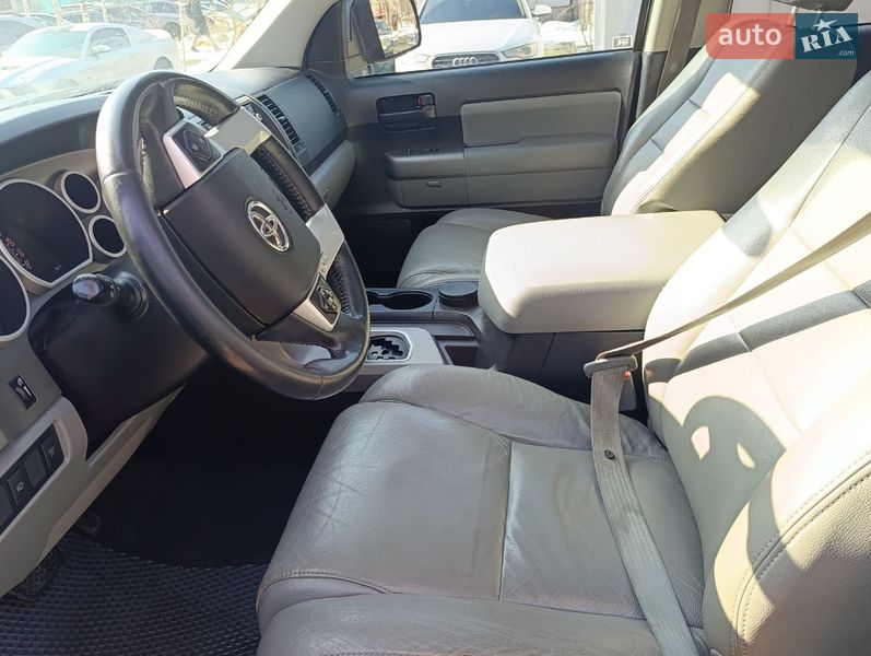Внедорожник / Кроссовер Toyota Sequoia 2014 в Виннице