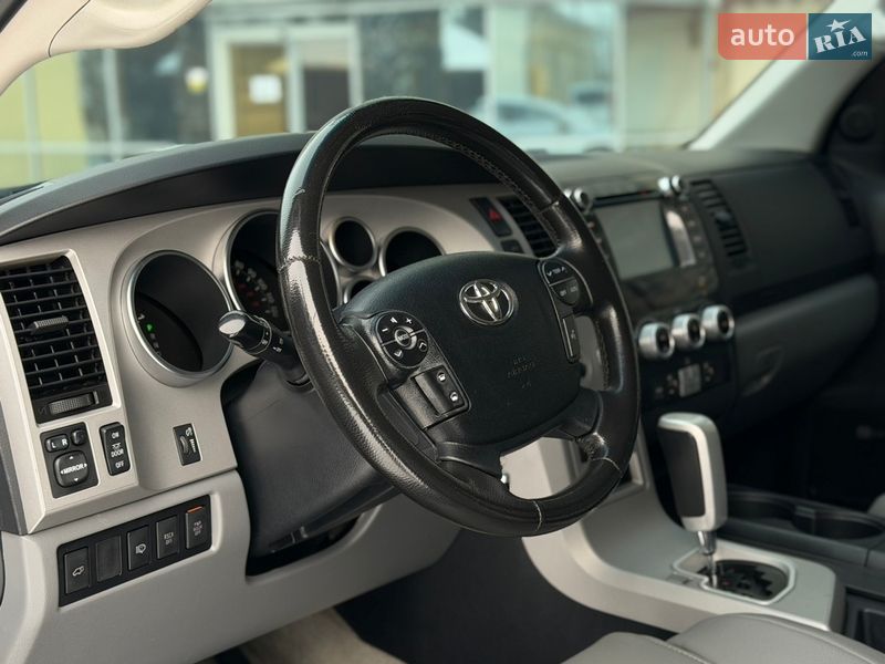 Внедорожник / Кроссовер Toyota Sequoia 2008 в Львове