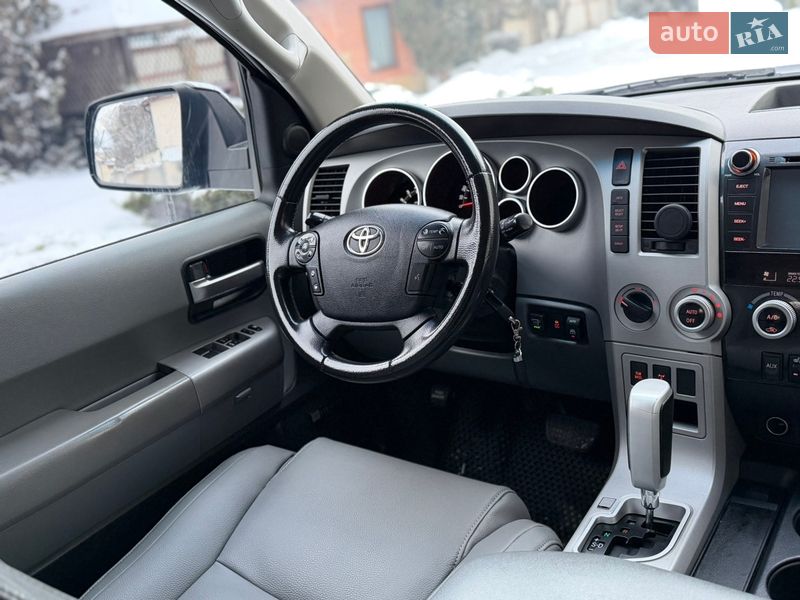 Внедорожник / Кроссовер Toyota Sequoia 2008 в Львове