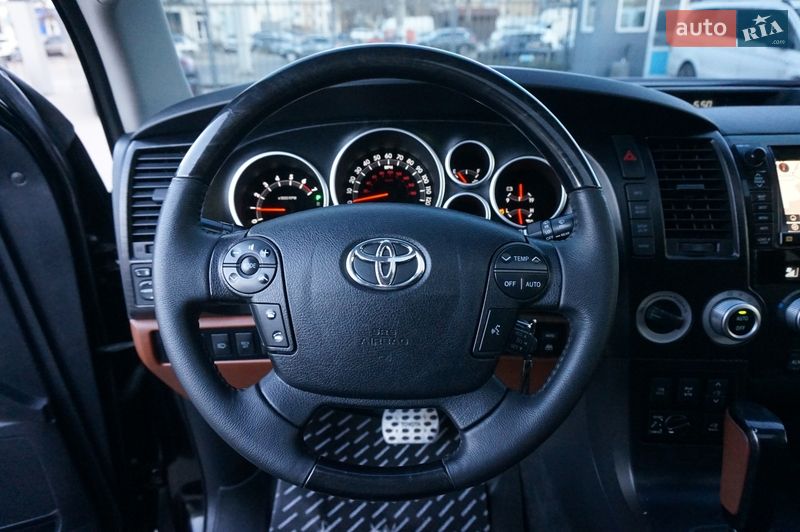 Внедорожник / Кроссовер Toyota Sequoia 2008 в Одессе