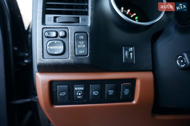 Внедорожник / Кроссовер Toyota Sequoia 2008 в Одессе