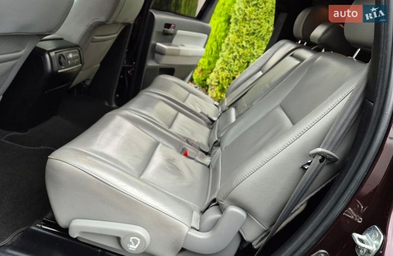 Внедорожник / Кроссовер Toyota Sequoia 2012 в Ивано-Франковске