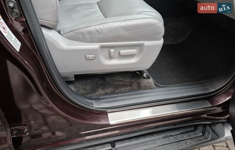 Внедорожник / Кроссовер Toyota Sequoia 2012 в Ивано-Франковске