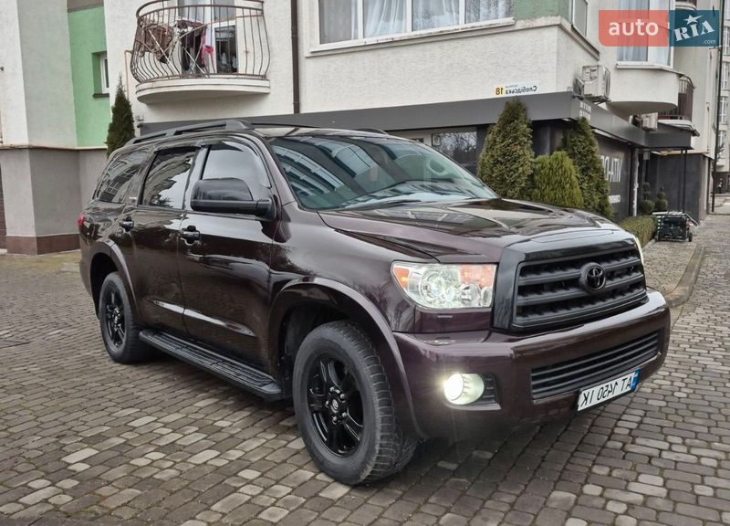 Внедорожник / Кроссовер Toyota Sequoia 2012 в Ивано-Франковске