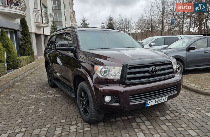 Внедорожник / Кроссовер Toyota Sequoia 2012 в Ивано-Франковске