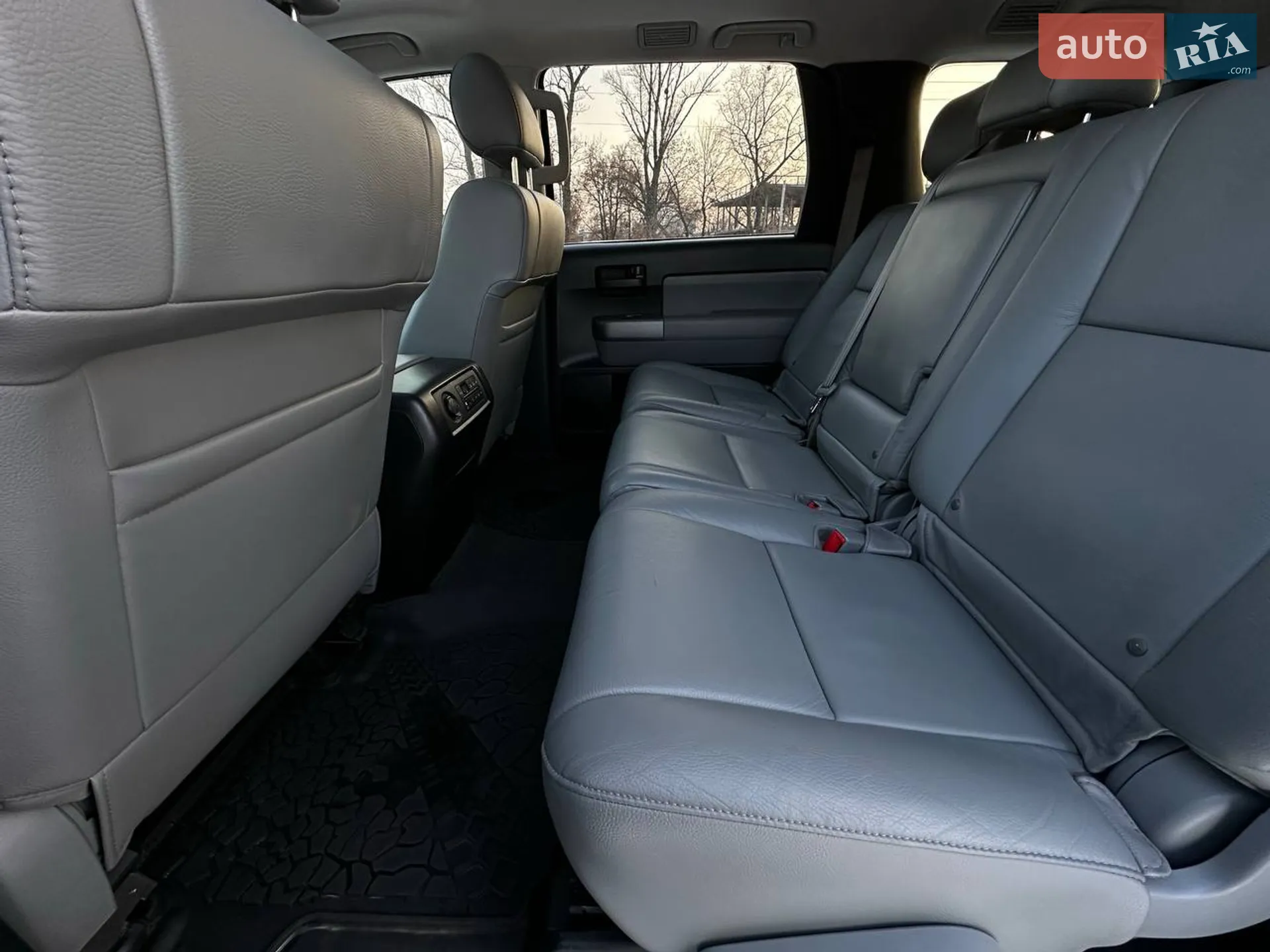2017 Toyota Sequoia - мініатюра 18
