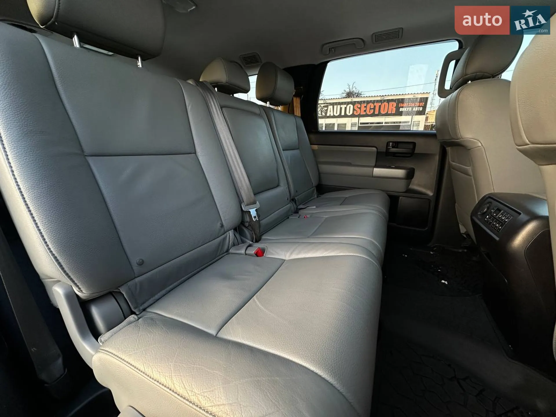 2017 Toyota Sequoia - мініатюра 24