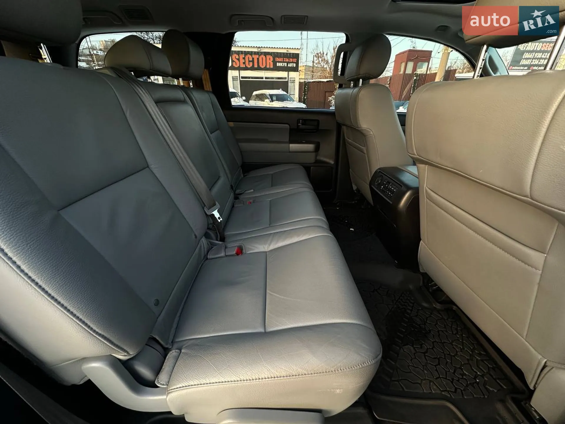 2017 Toyota Sequoia - мініатюра 31
