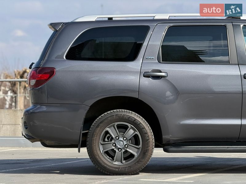 Внедорожник / Кроссовер Toyota Sequoia 2019 в Киеве