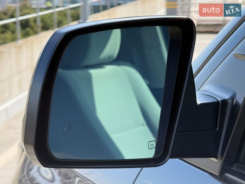 Внедорожник / Кроссовер Toyota Sequoia 2019 в Киеве