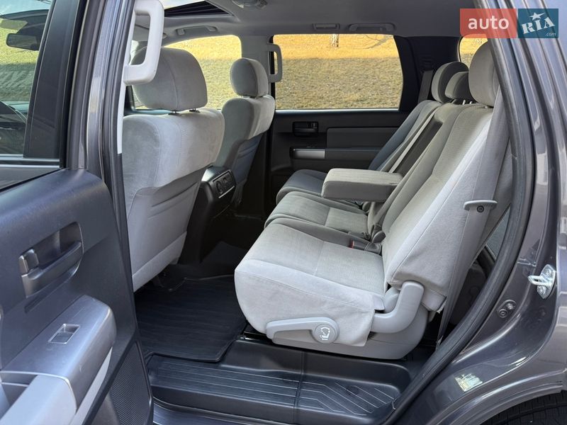 Внедорожник / Кроссовер Toyota Sequoia 2019 в Киеве