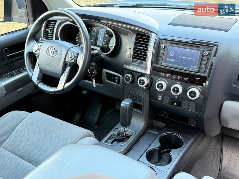 Внедорожник / Кроссовер Toyota Sequoia 2019 в Киеве