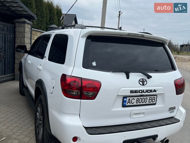 Позашляховик / Кросовер Toyota Sequoia 2013 в Луцьку