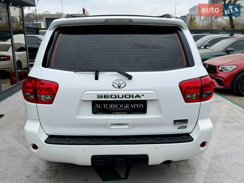 Внедорожник / Кроссовер Toyota Sequoia 2013 в Киеве