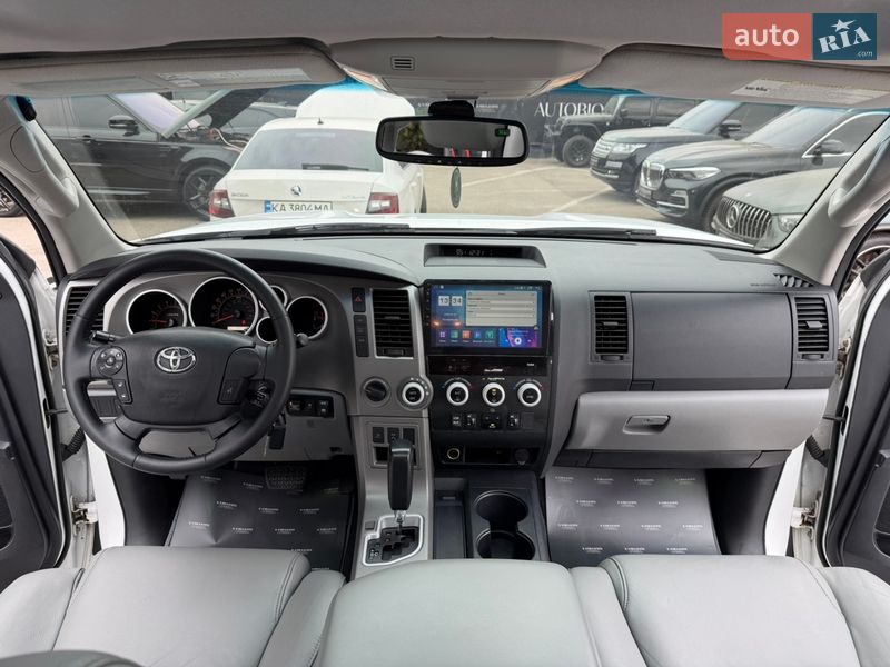 Внедорожник / Кроссовер Toyota Sequoia 2013 в Киеве