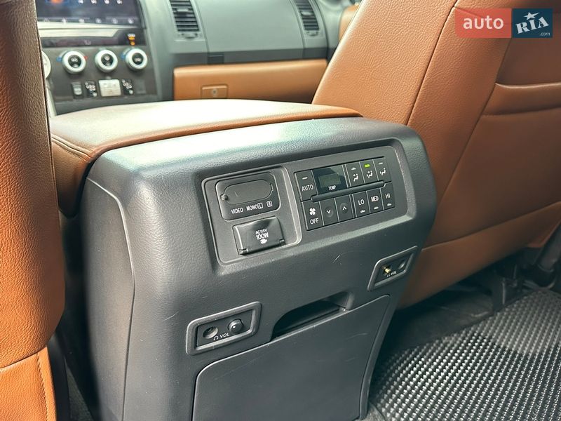 Позашляховик / Кросовер Toyota Sequoia 2008 в Харкові