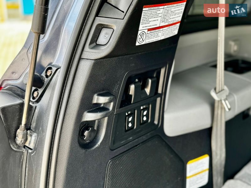 Внедорожник / Кроссовер Toyota Sequoia 2017 в Одессе фото 50 Внедорожник / Кроссовер Toyota Sequoia 2017 в Одессе