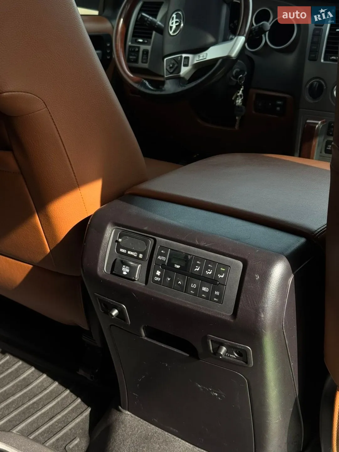 2016 Toyota Sequoia - мініатюра 30