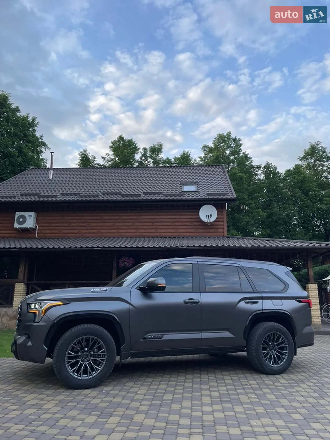 2022 Toyota Sequoia - мініатюра 5