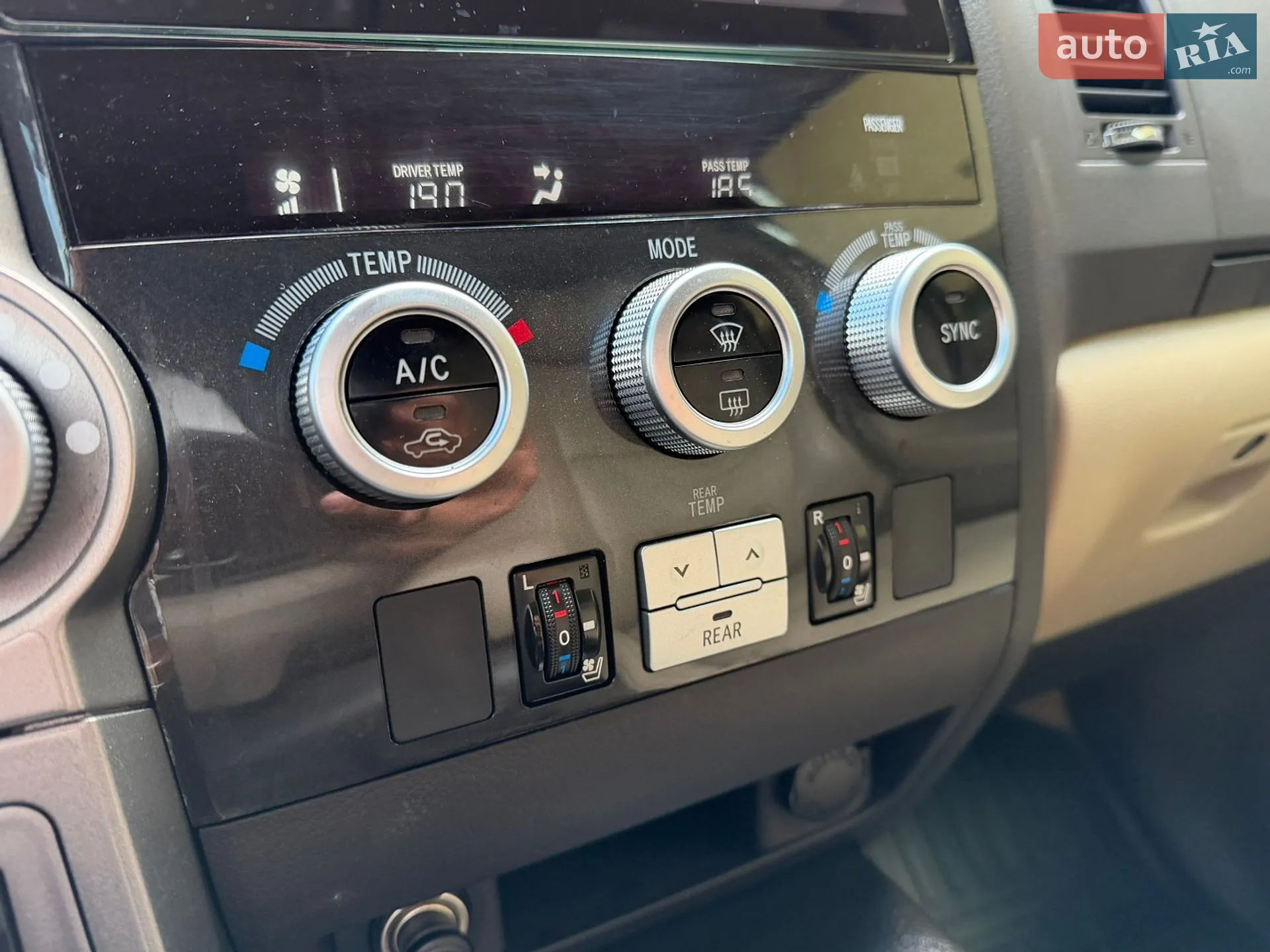 2010 Toyota Sequoia - мініатюра 44